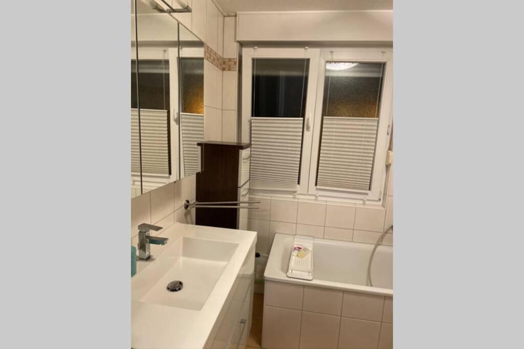 Ruhiges Zimmer Im Gasthaus Essen Exterior foto